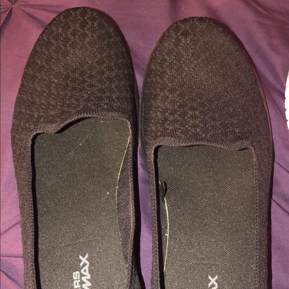Women’s Black Skechers size 11
